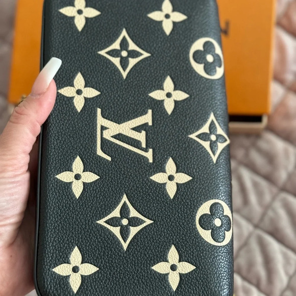 Louis Vuitton Pochette Felicie Black Beige
Shoulderbag 3PCS Set W/Box - Picture 10 of 16